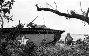 Battle of Makin: LVT-1 and riflemen